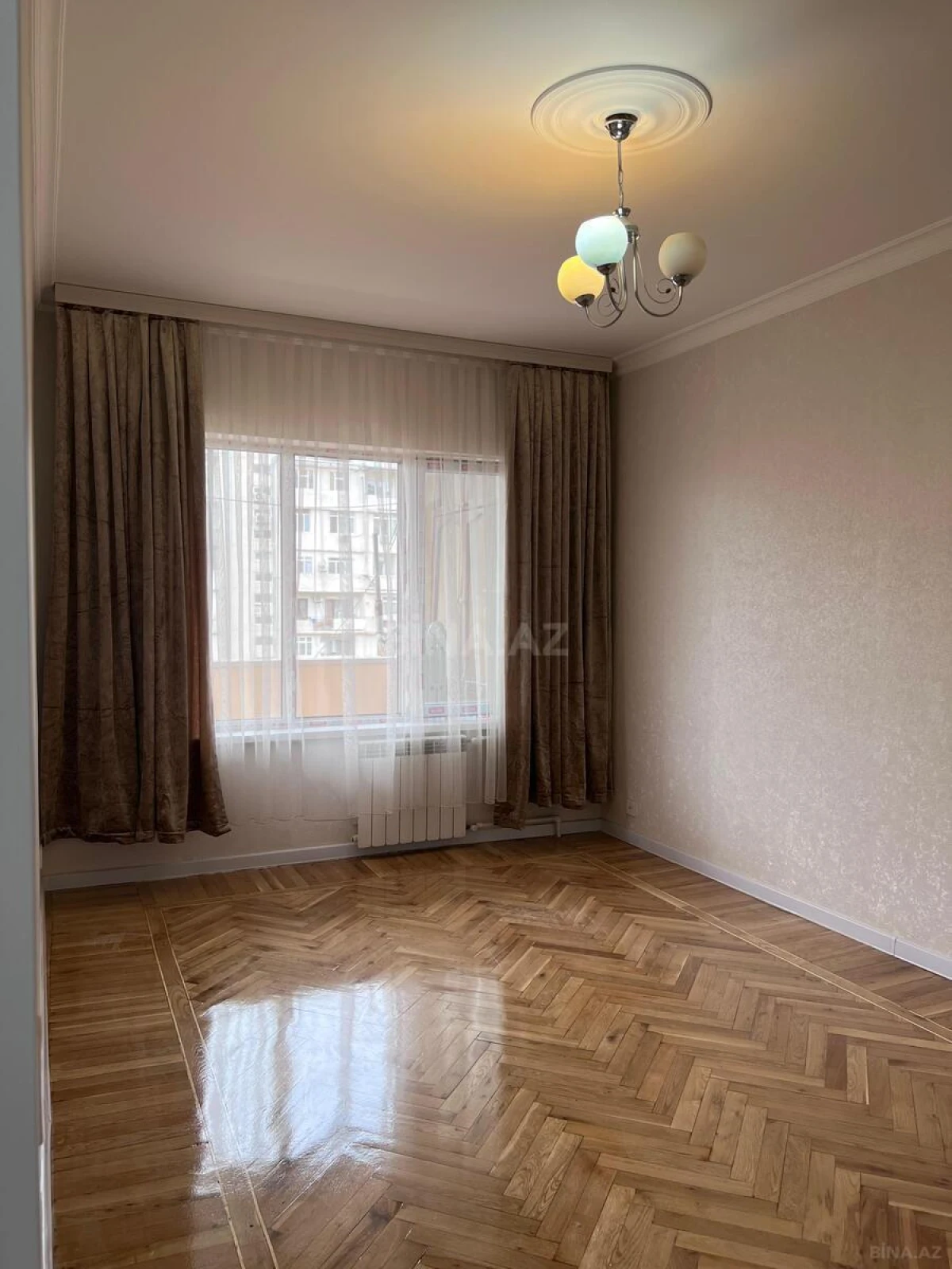 Satılır 4 otaqlı mənzil 100 m²