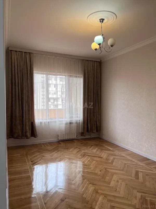 Satılır 4 otaqlı mənzil 100 m²