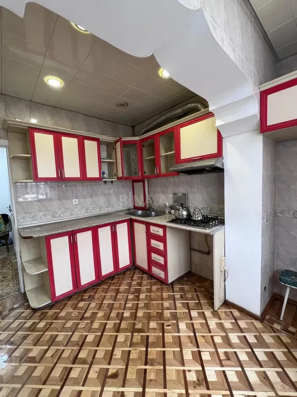 Satılır 4 otaqlı mənzil 100 m²