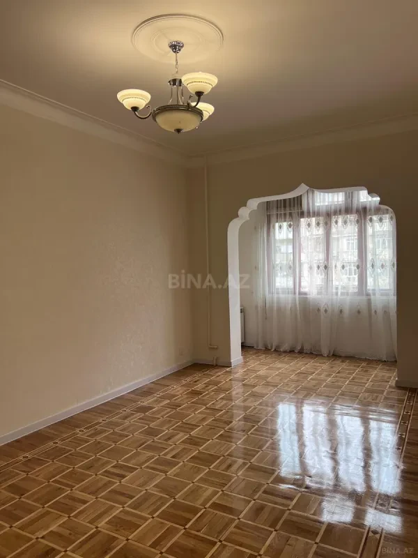 Satılır 4 otaqlı mənzil 100 m²