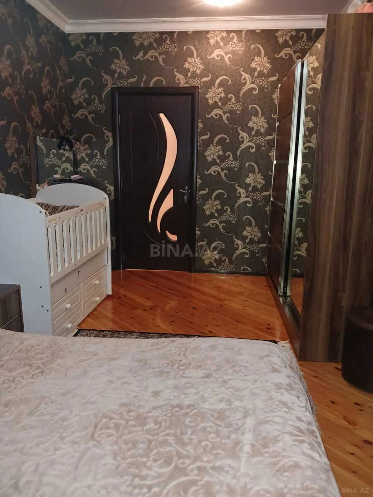 Satılır 3 otaqlı mənzil 132 m²