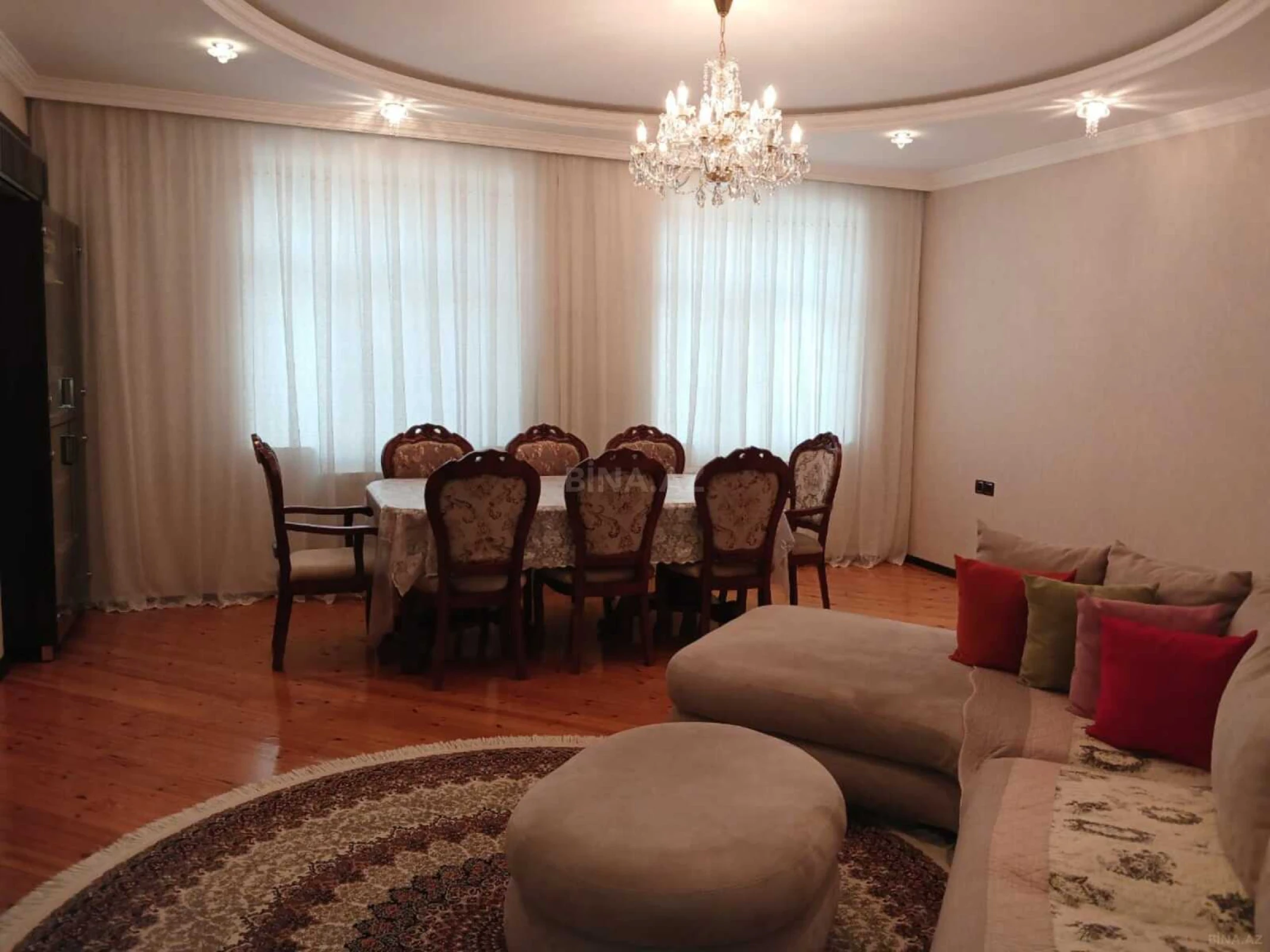 Satılır 3 otaqlı mənzil 132 m²