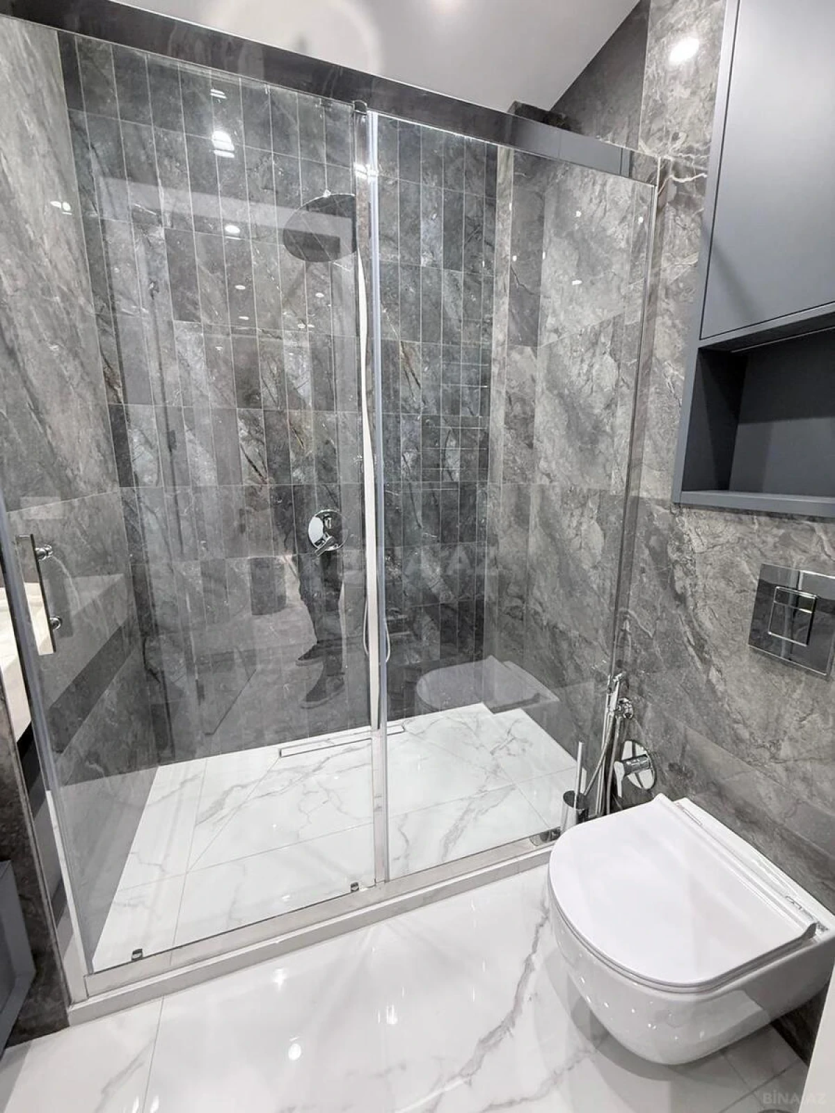 Kirayə verilir 3 otaqlı mənzil 127 m²