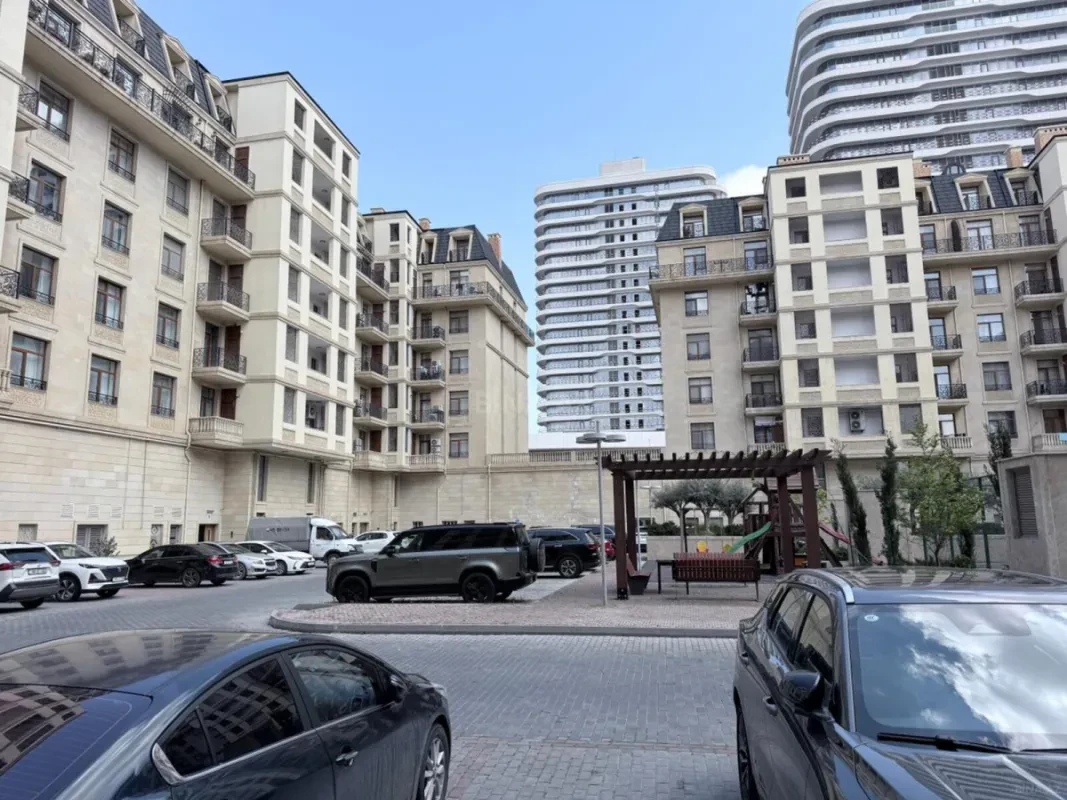 Kirayə verilir 3 otaqlı mənzil 127 m²