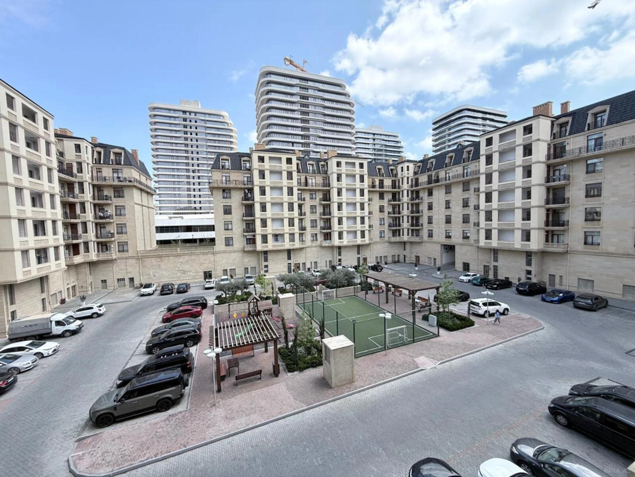 Kirayə verilir 3 otaqlı mənzil 127 m²