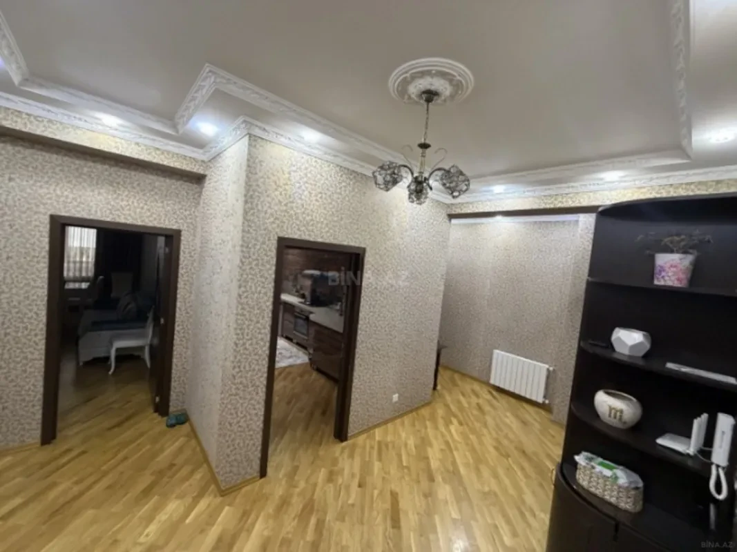 Satılır 2 otaqlı mənzil 108 m²