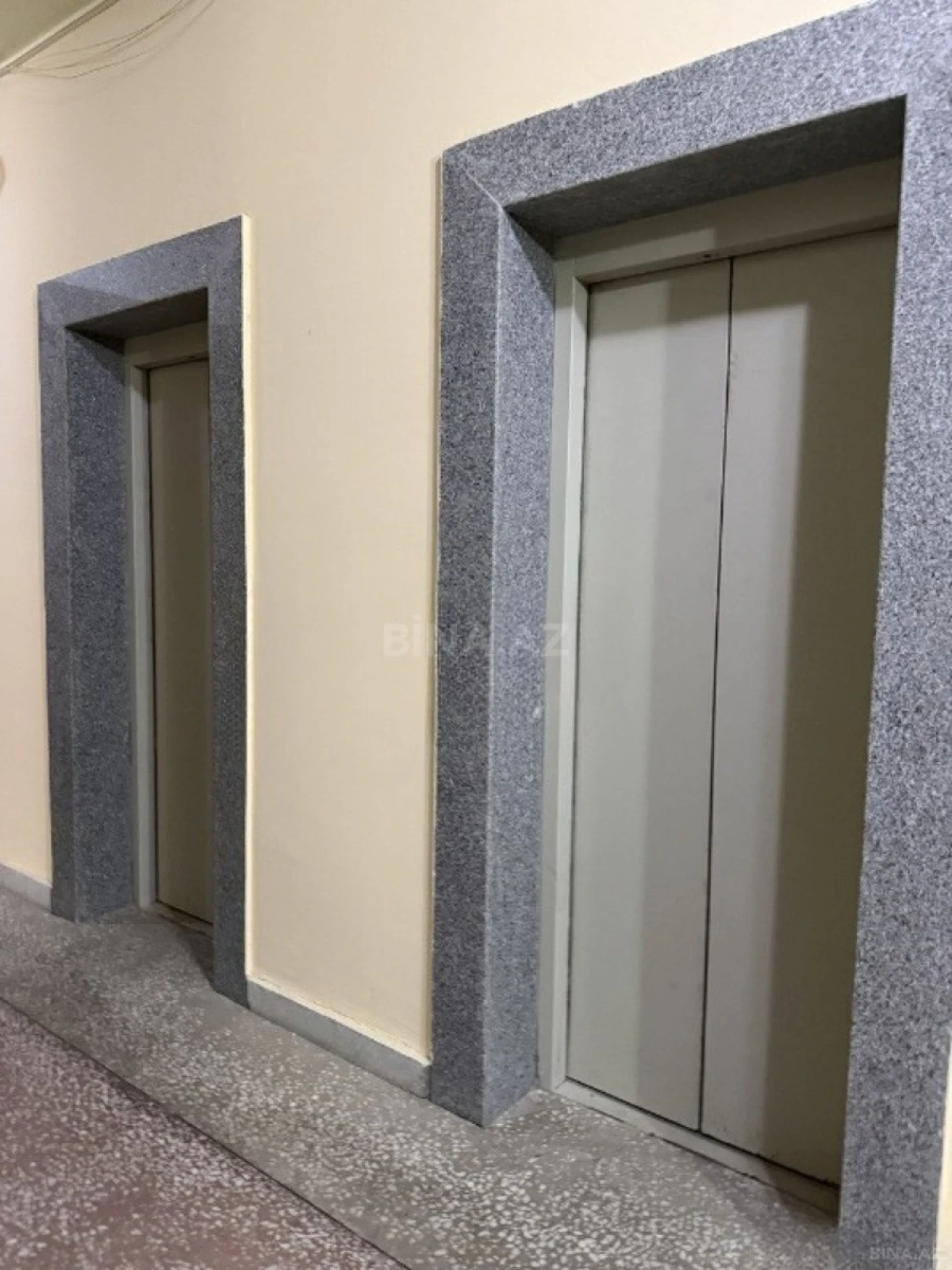 Satılır 2 otaqlı mənzil 108 m²