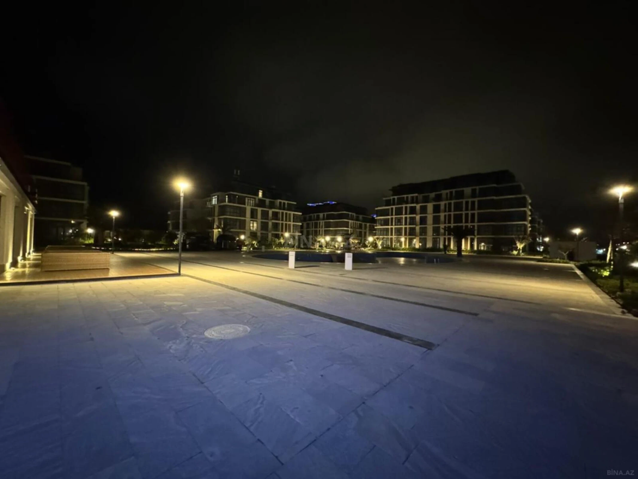 Kirayə verilir 2 otaqlı mənzil 71 m²