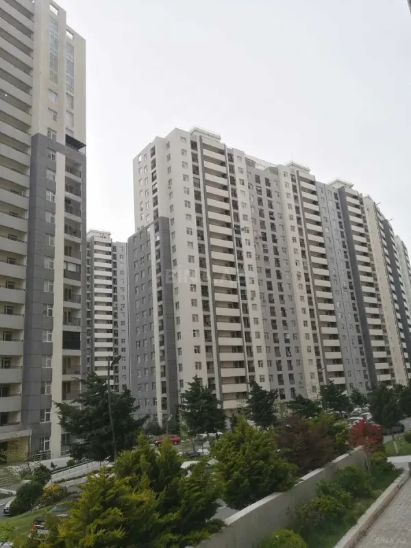Satılır 4 otaqlı mənzil 140 m²