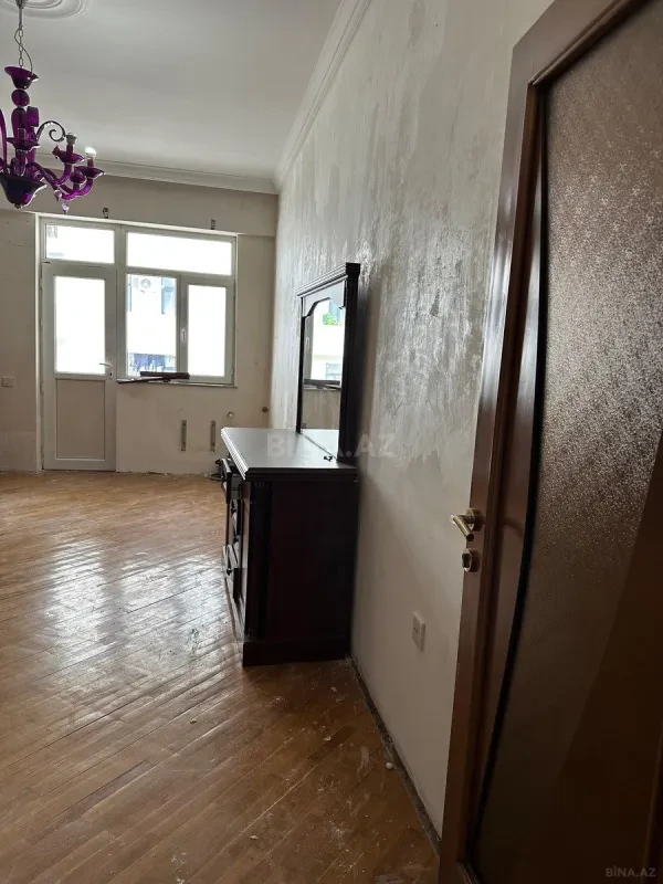 Satılır 2 otaqlı mənzil 120 m²