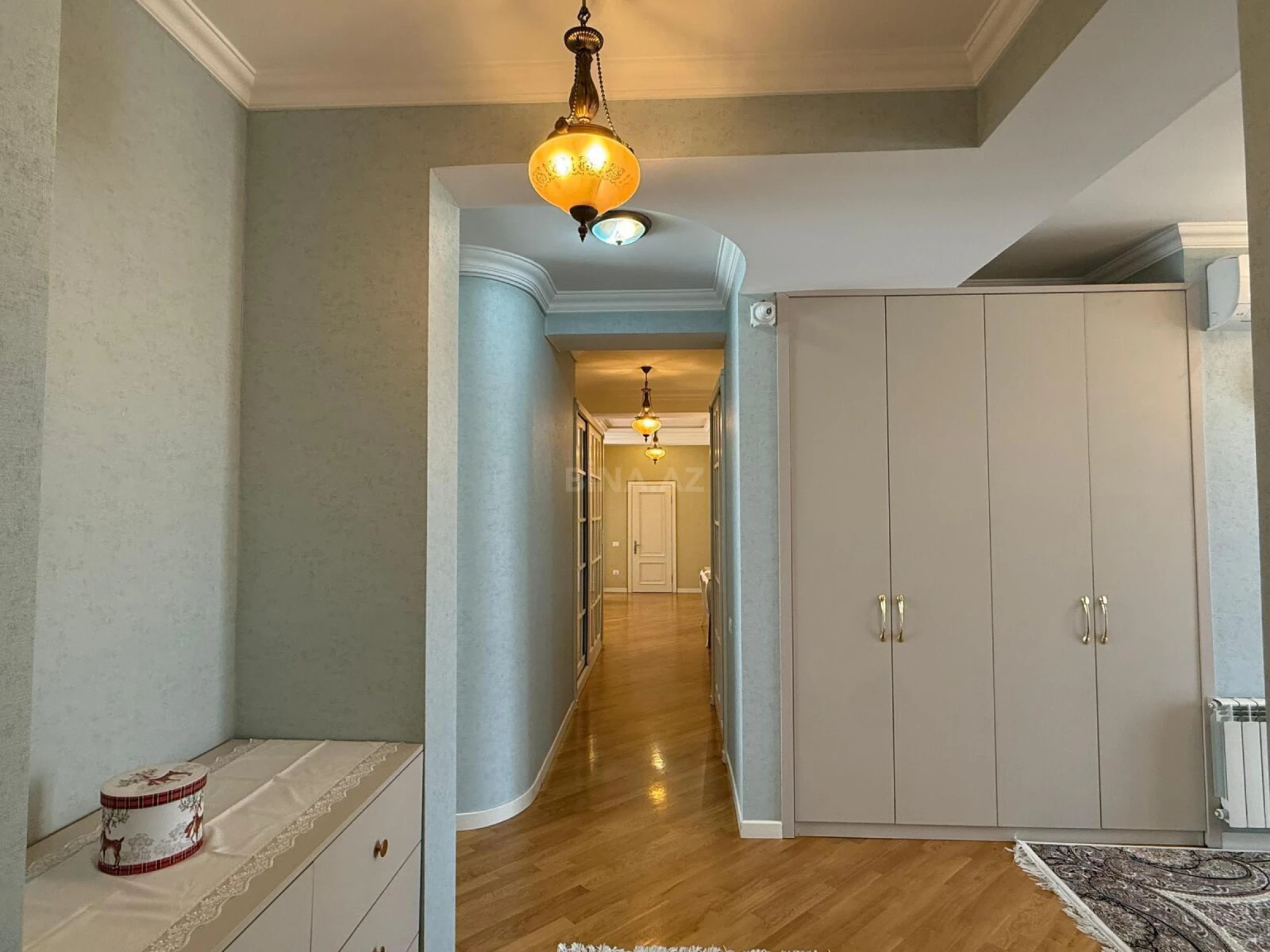 Kirayə verilir 5 otaqlı mənzil 210 m²