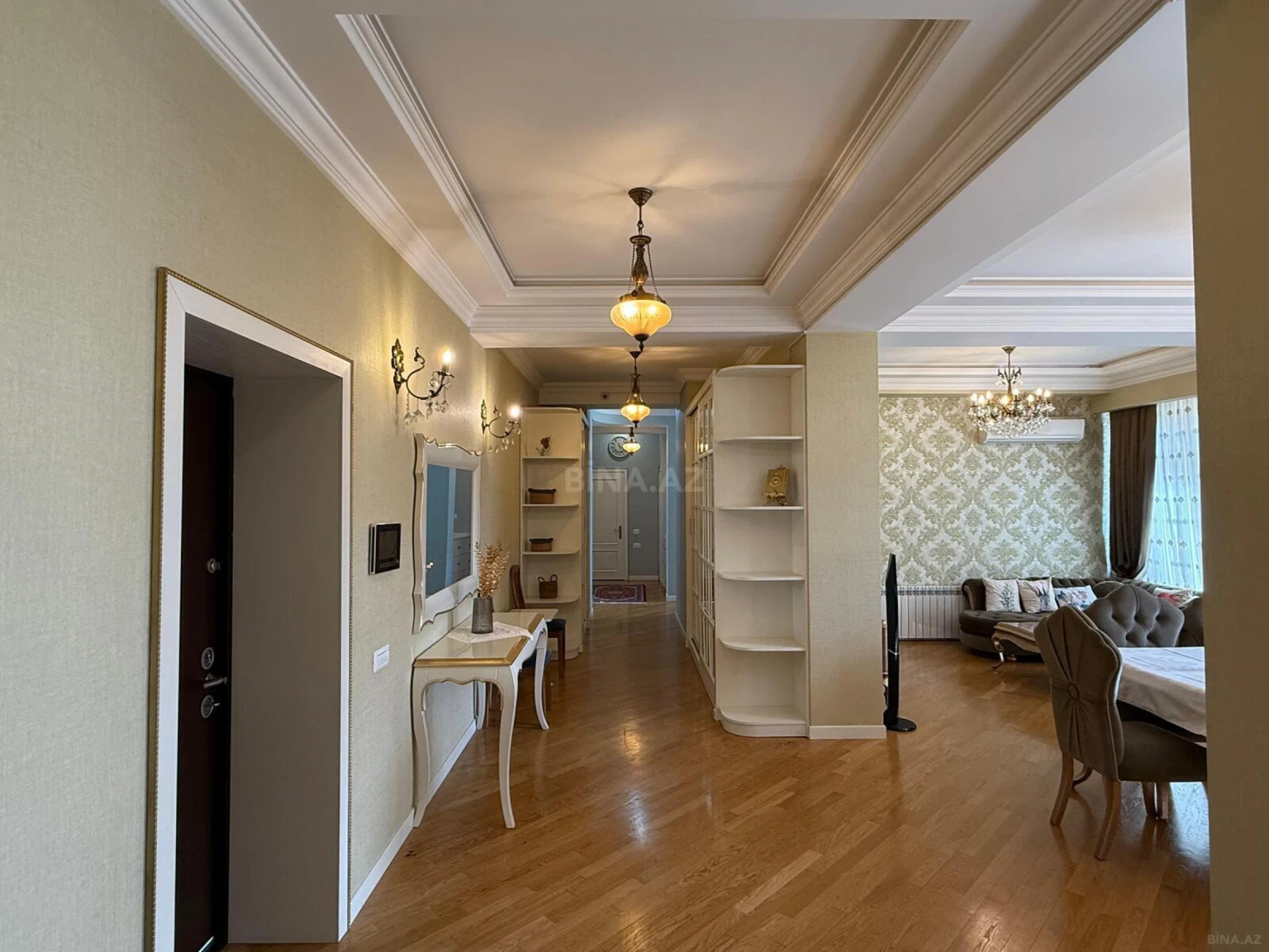 Kirayə verilir 5 otaqlı mənzil 210 m²
