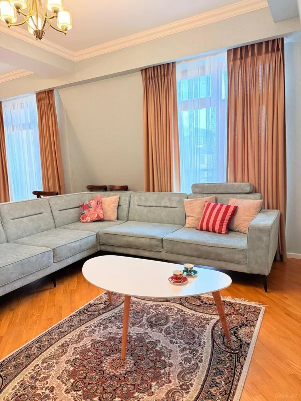 Kirayə verilir 5 otaqlı mənzil 210 m²