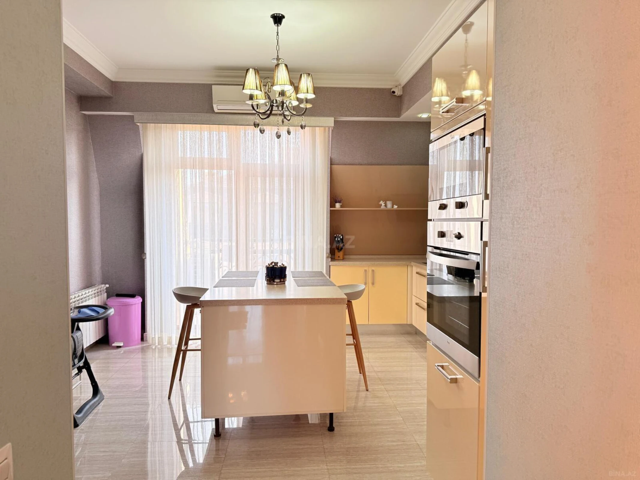 Kirayə verilir 5 otaqlı mənzil 210 m²
