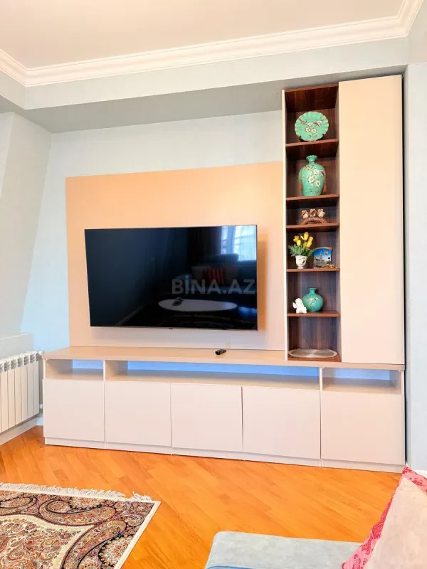 Kirayə verilir 5 otaqlı mənzil 210 m²
