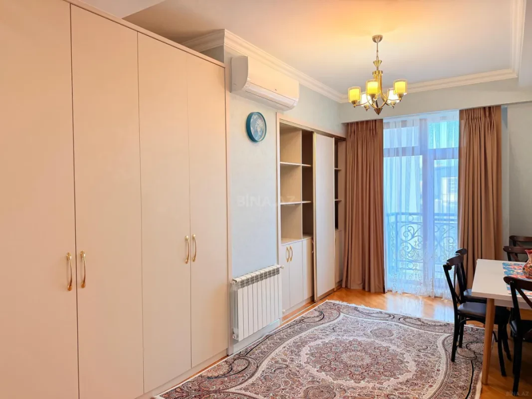Kirayə verilir 5 otaqlı mənzil 210 m²