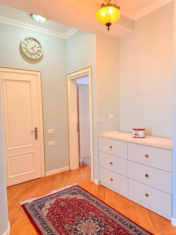 Kirayə verilir 5 otaqlı mənzil 210 m²