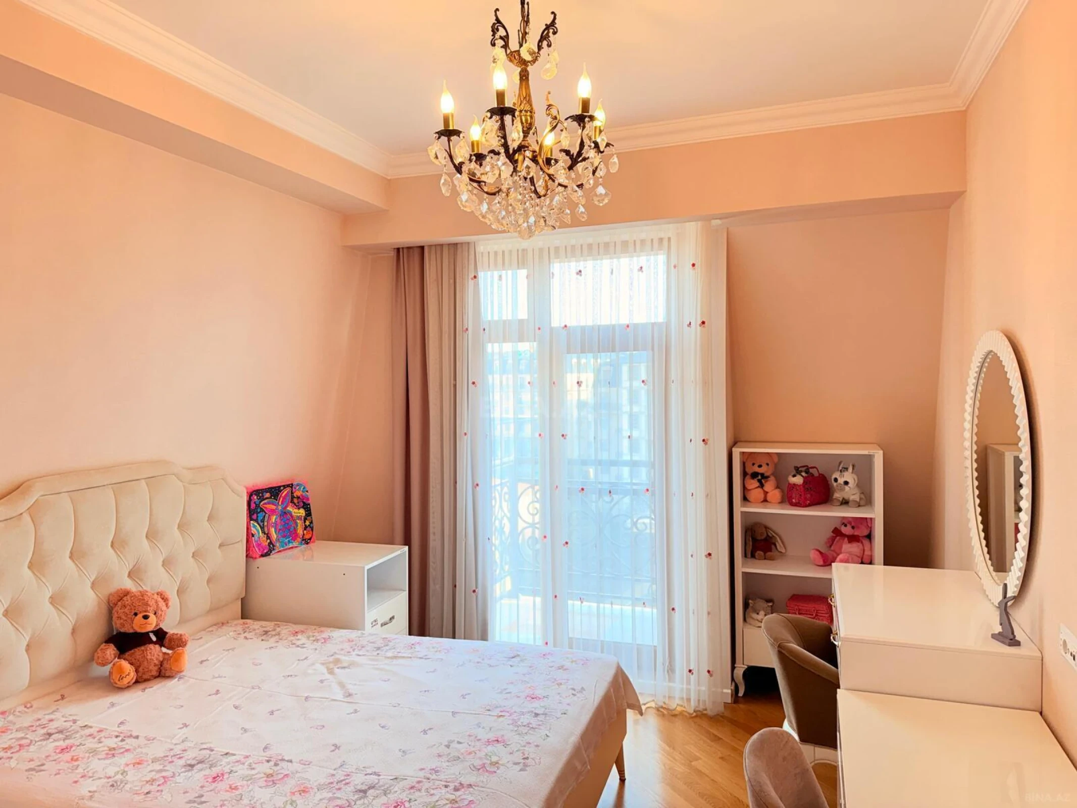 Kirayə verilir 5 otaqlı mənzil 210 m²