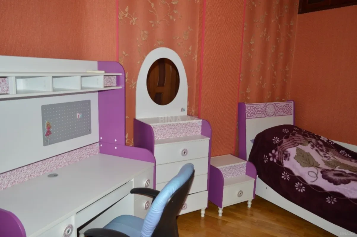 Kirayə verilir 4 otaqlı mənzil 150 m²