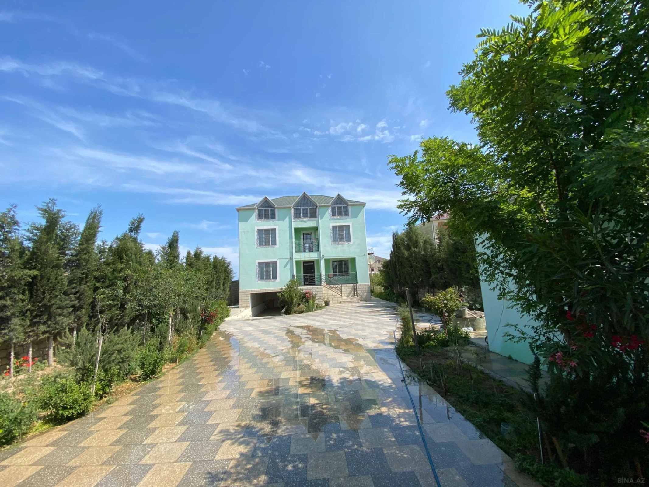 Satılır 5 otaqlı həyət evi 277 m²