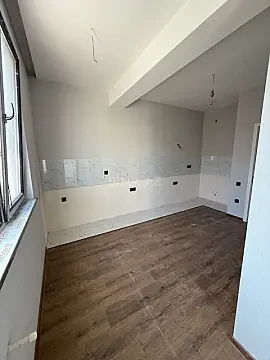 Satılır 2 otaqlı mənzil 82 m²