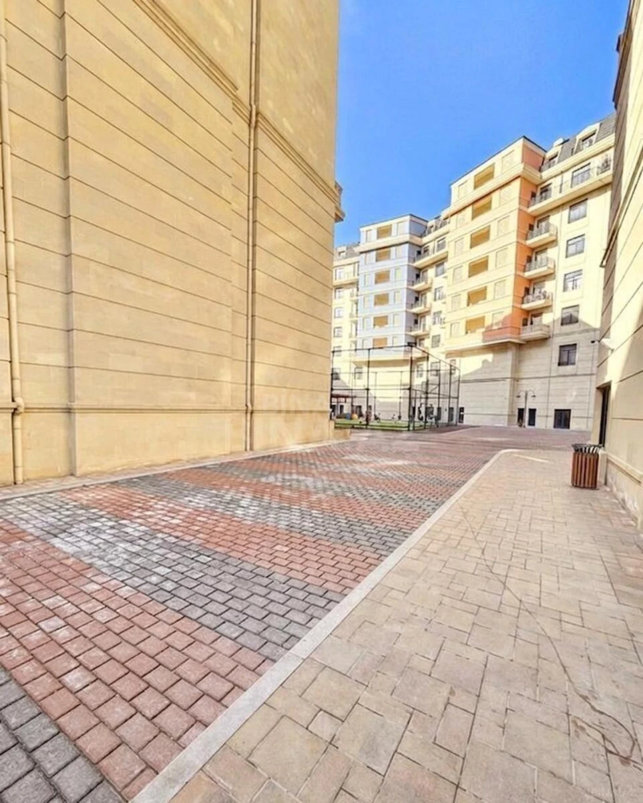 Satılır 3 otaqlı mənzil 148.4 m²