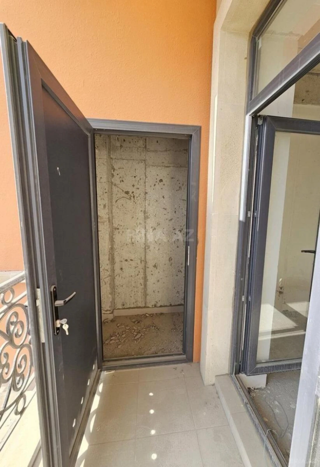 Satılır 3 otaqlı mənzil 148.4 m²