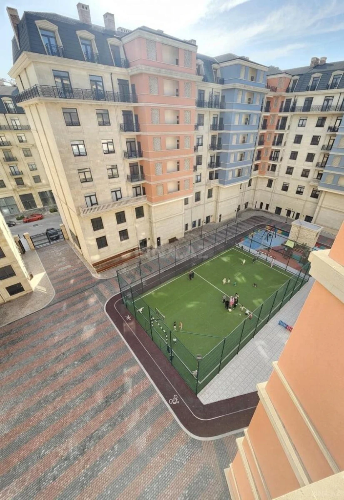 Satılır 3 otaqlı mənzil 148.4 m²