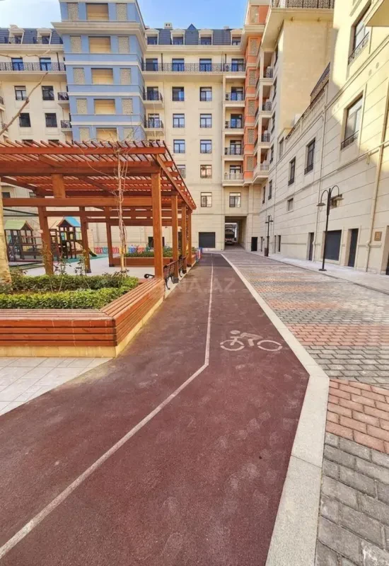 Satılır 3 otaqlı mənzil 148.4 m²