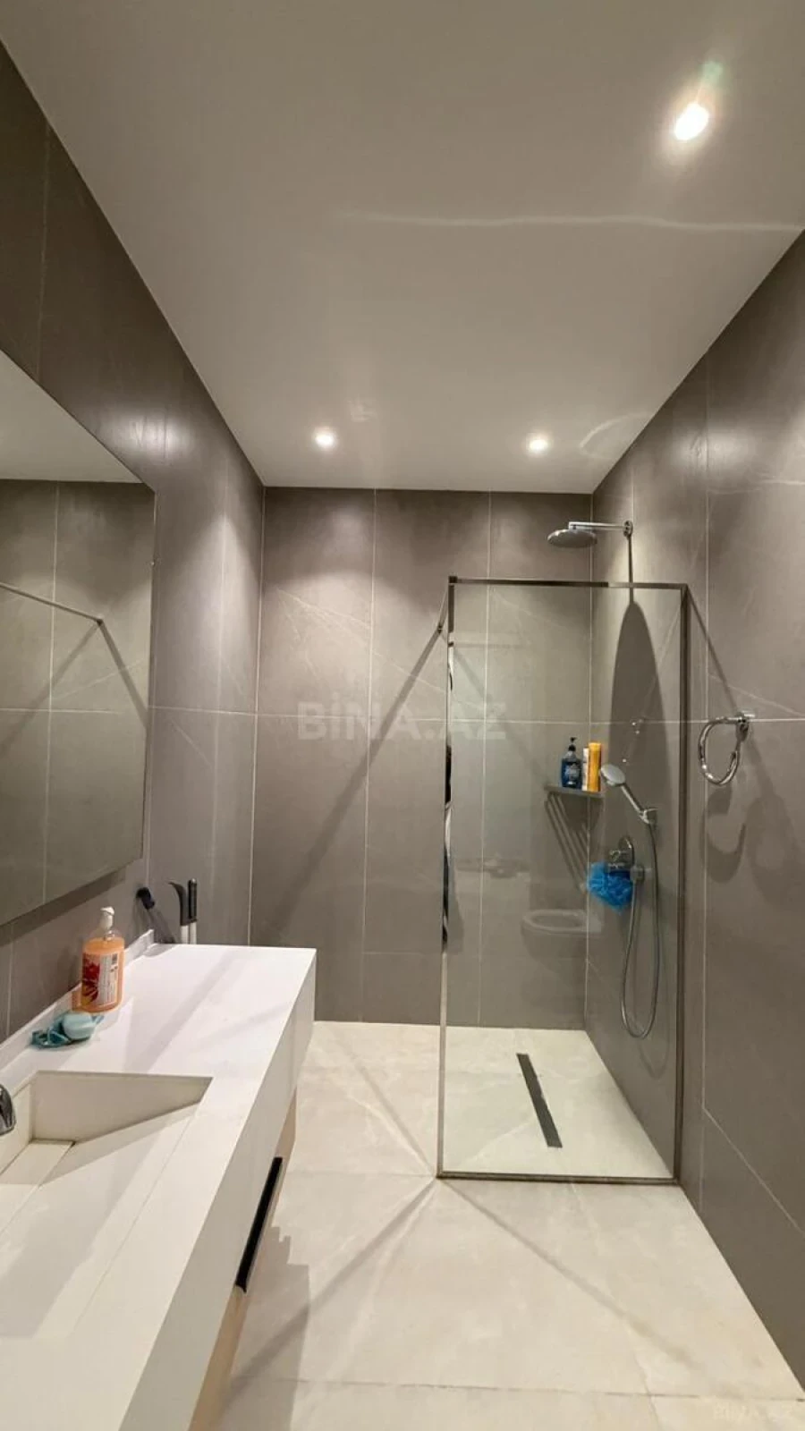 Kirayə verilir 2 otaqlı mənzil 76 m²
