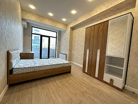 Kirayə verilir 4 otaqlı mənzil 175 m²