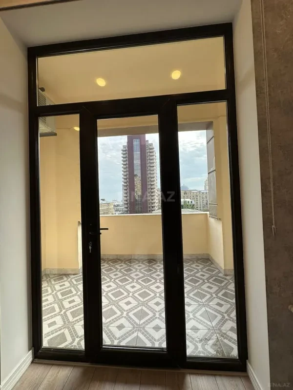 Kirayə verilir 4 otaqlı mənzil 175 m²