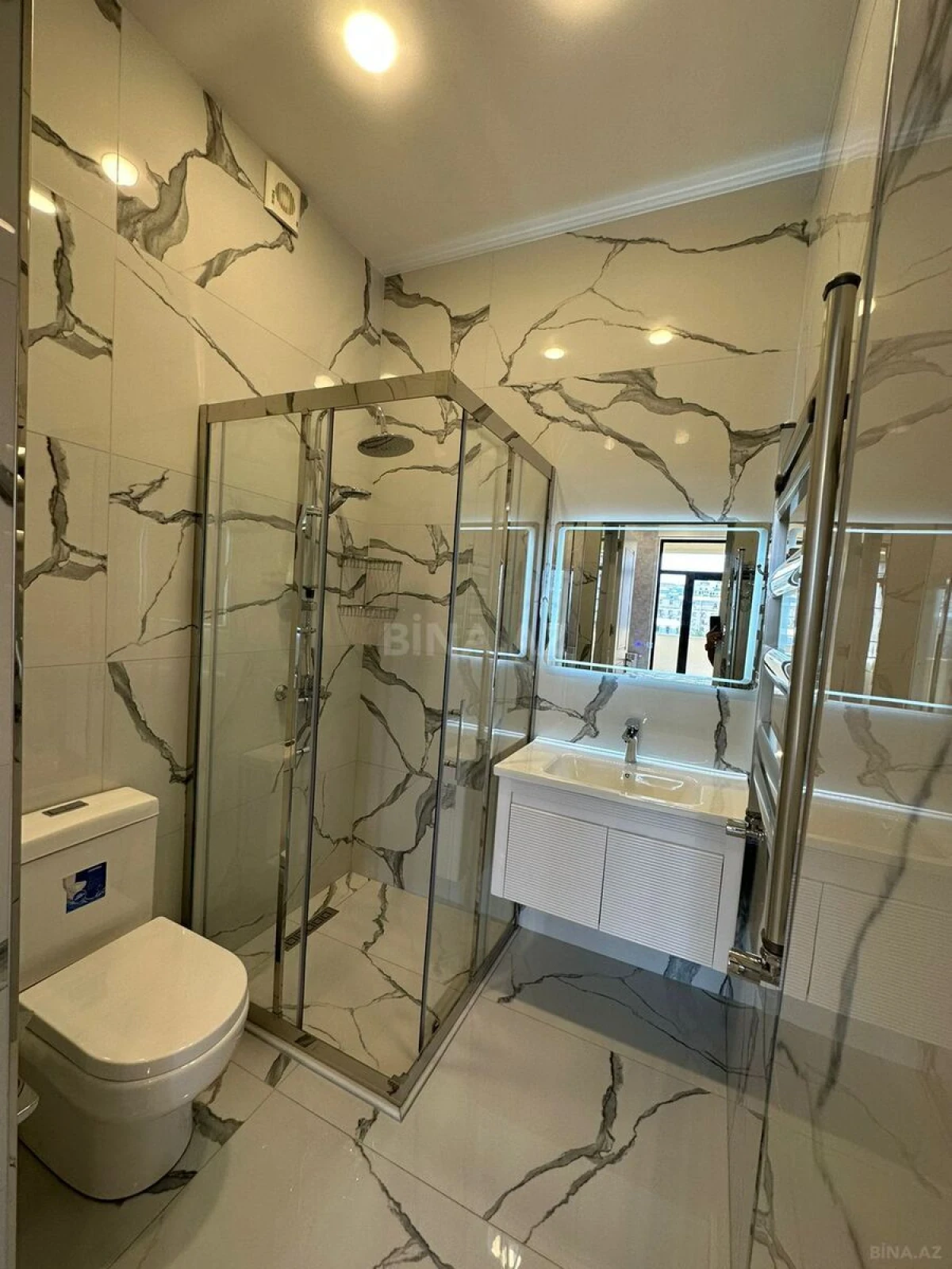 Kirayə verilir 4 otaqlı mənzil 175 m²