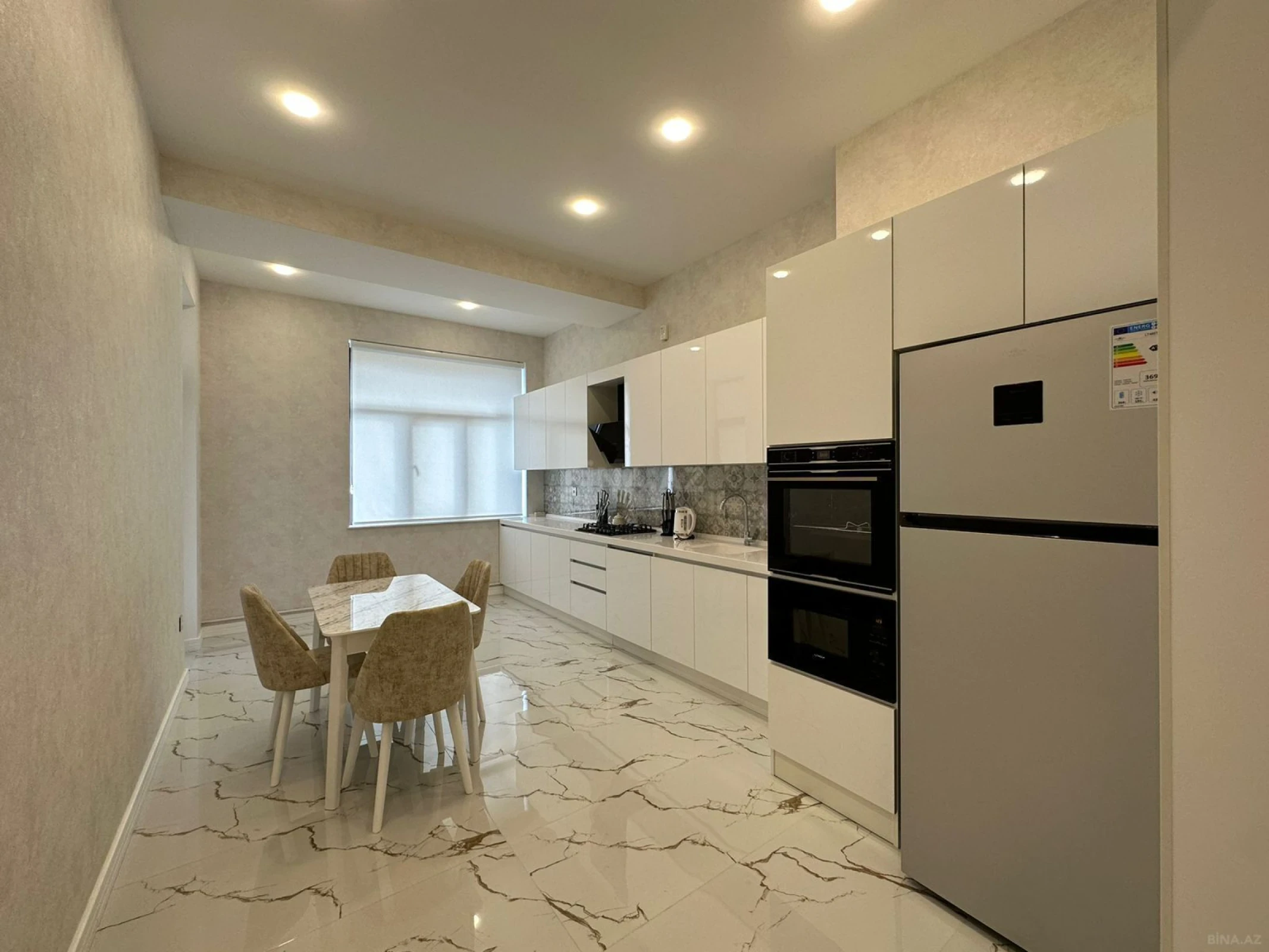 Kirayə verilir 4 otaqlı mənzil 175 m²