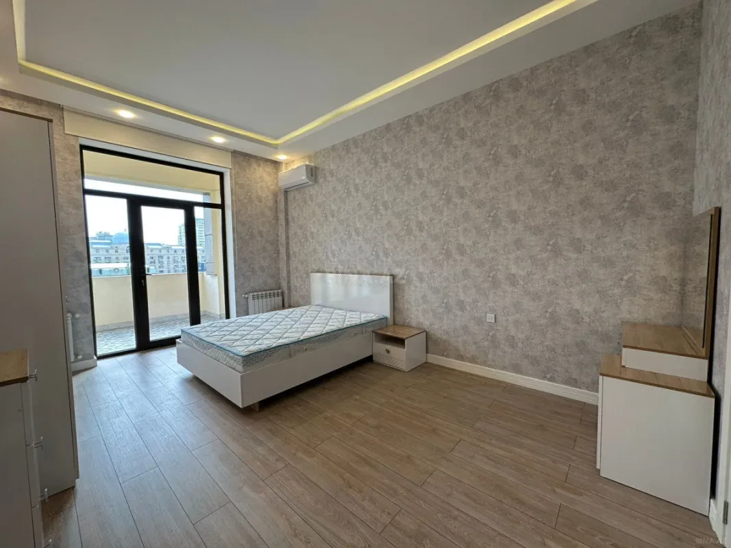 Kirayə verilir 4 otaqlı mənzil 175 m²