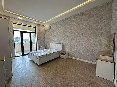 Kirayə verilir 4 otaqlı mənzil 175 m²