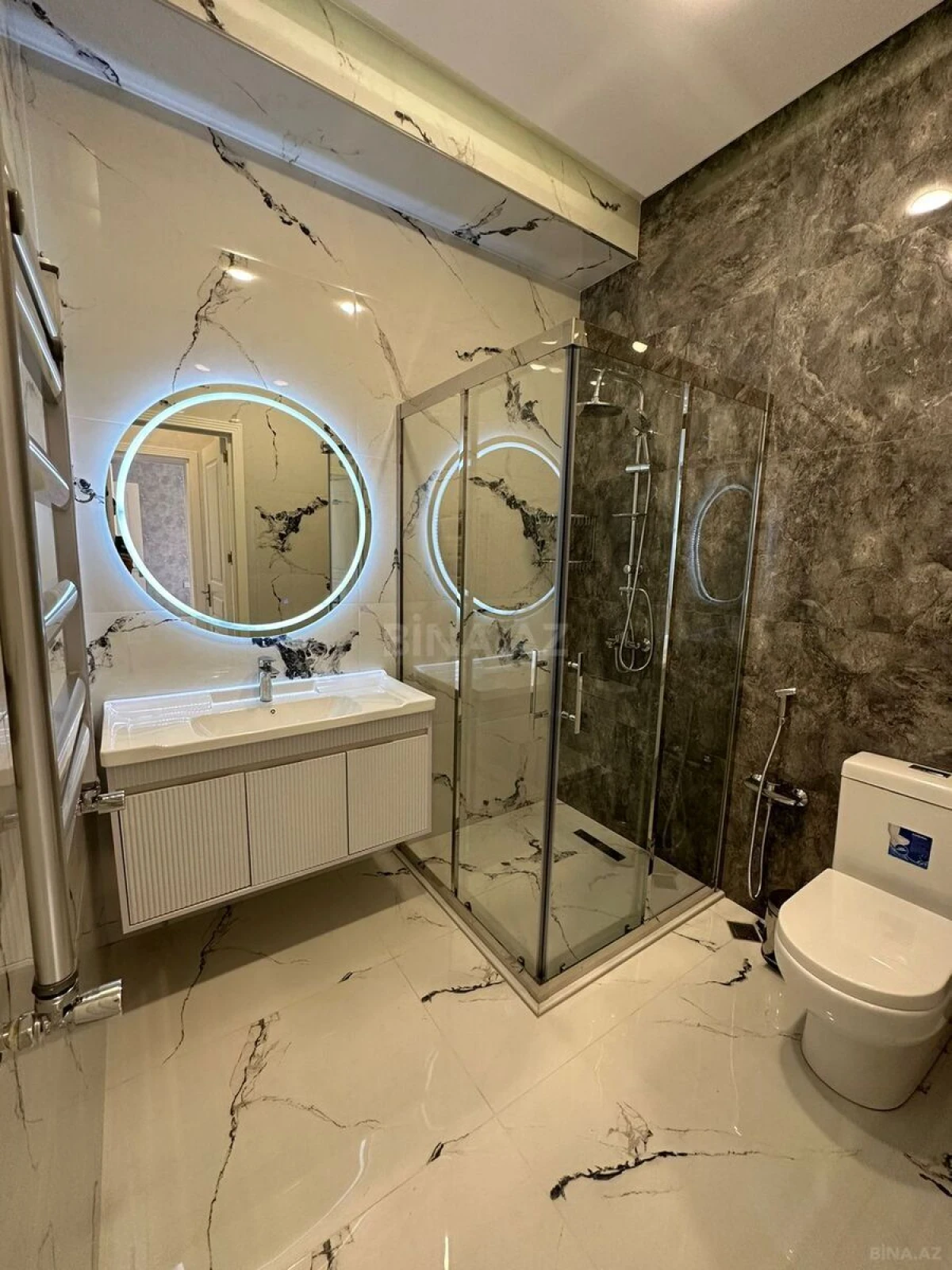 Kirayə verilir 4 otaqlı mənzil 175 m²