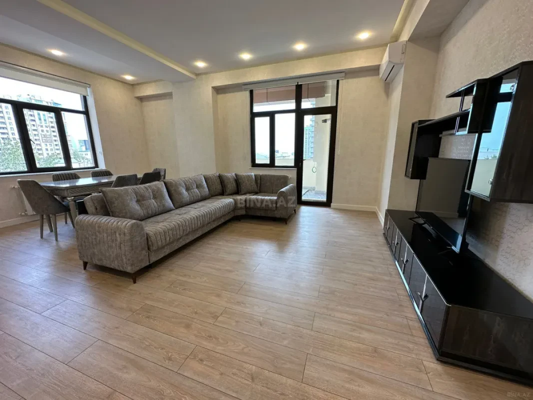Kirayə verilir 4 otaqlı mənzil 175 m²