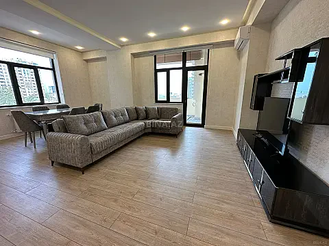 Kirayə verilir 4 otaqlı mənzil 175 m²