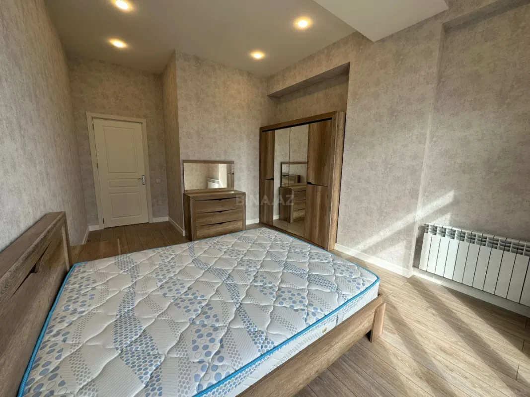 Kirayə verilir 4 otaqlı mənzil 175 m²