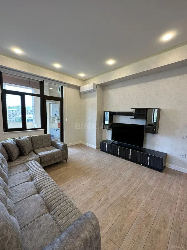 Kirayə verilir 4 otaqlı mənzil 175 m²