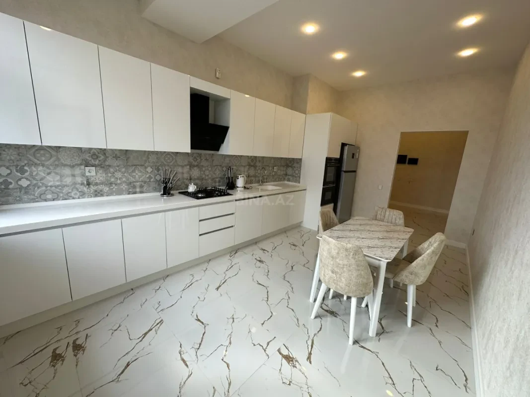 Kirayə verilir 4 otaqlı mənzil 175 m²