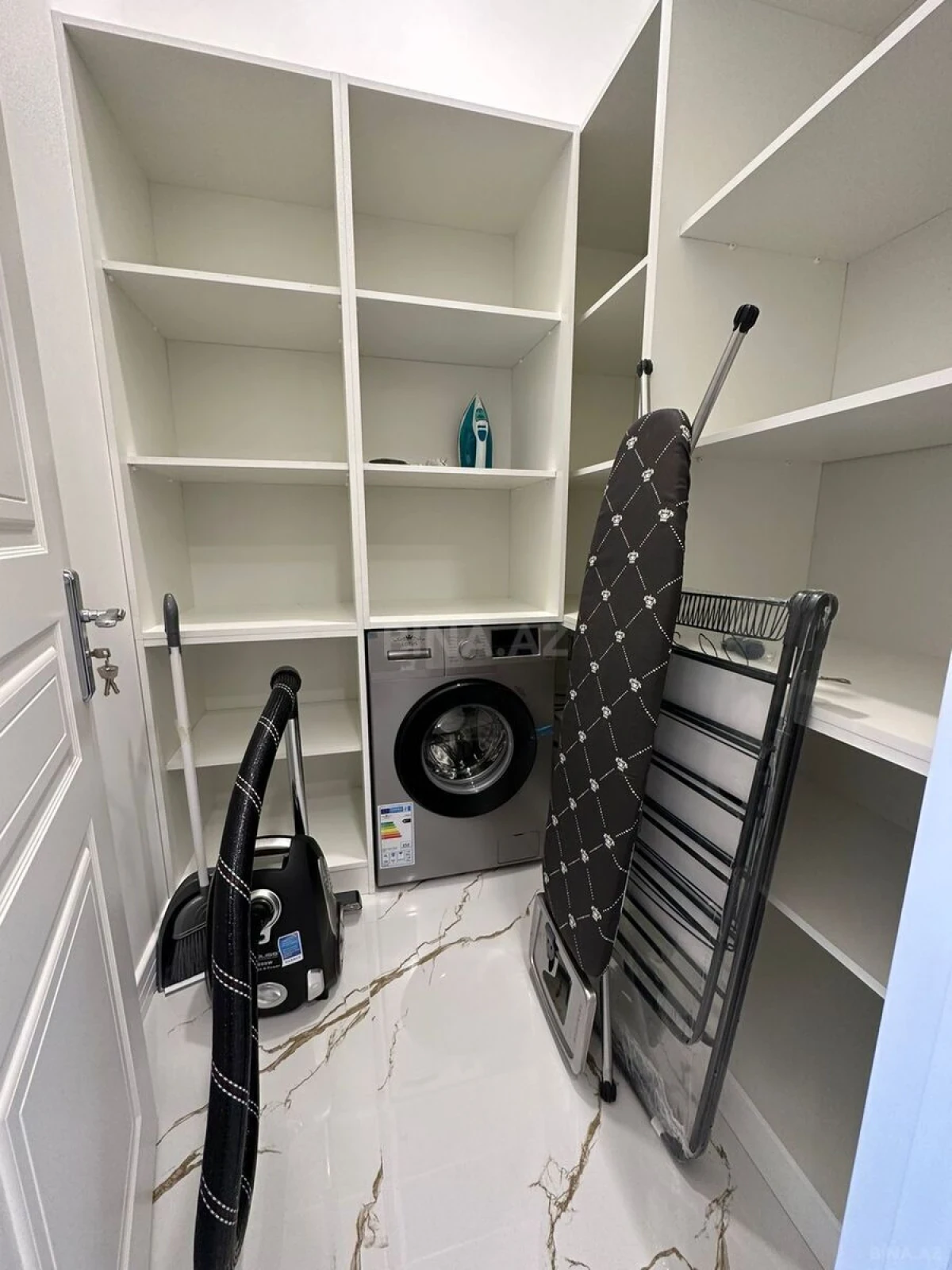 Kirayə verilir 4 otaqlı mənzil 175 m²