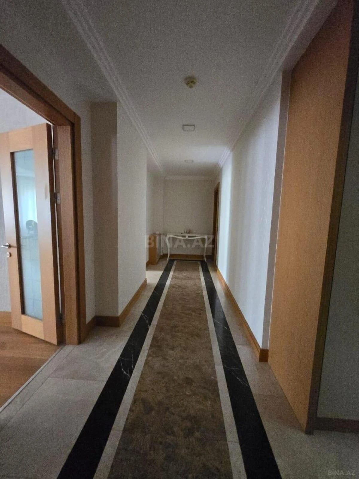 Kirayə verilir 3 otaqlı mənzil 280 m²