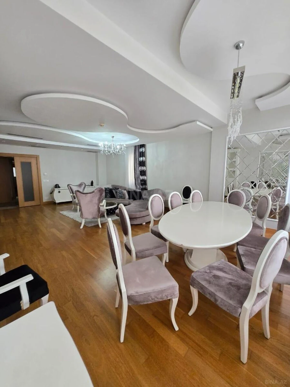 Kirayə verilir 3 otaqlı mənzil 280 m²