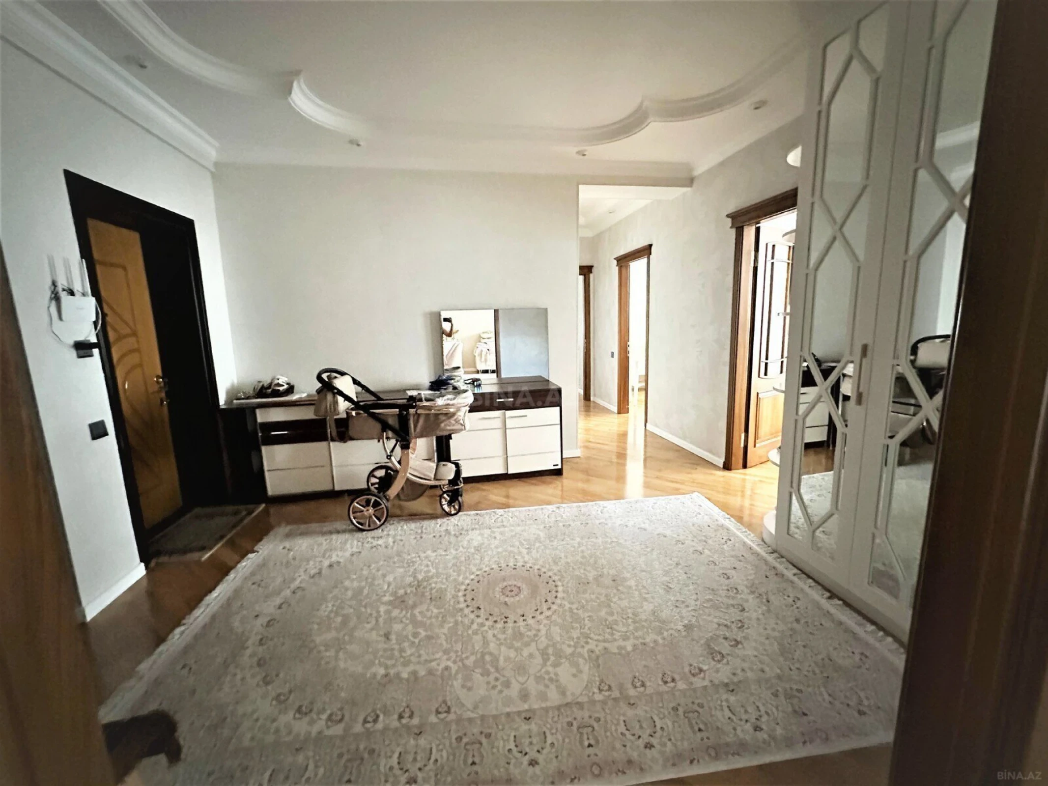 Satılır 3 otaqlı mənzil 125 m²