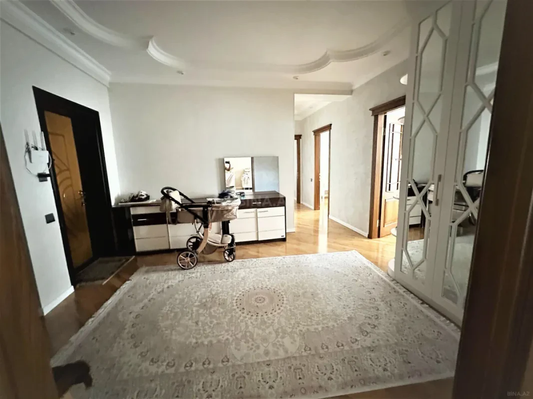 Satılır 3 otaqlı mənzil 125 m²