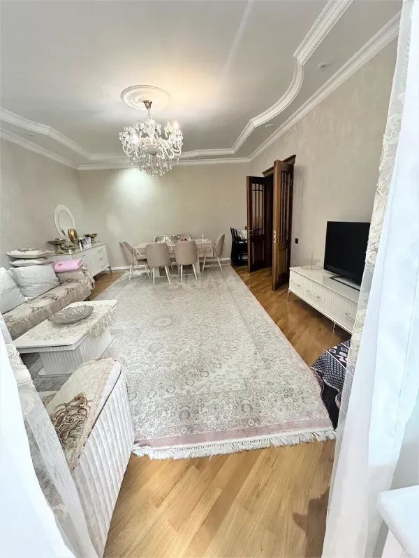 Satılır 3 otaqlı mənzil 125 m²