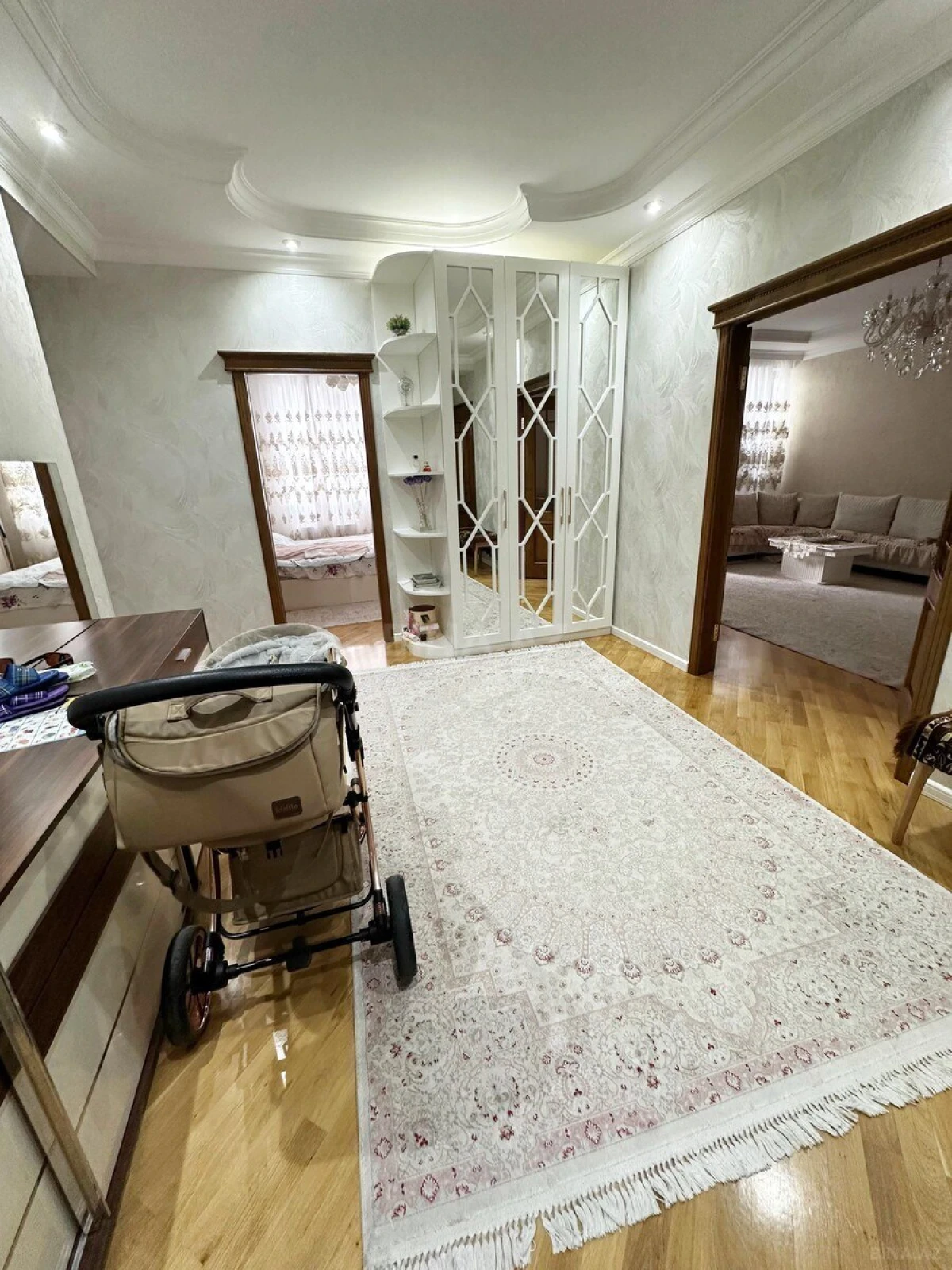 Satılır 3 otaqlı mənzil 125 m²
