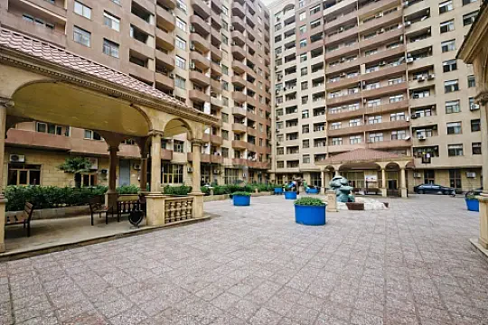Satılır 4 otaqlı mənzil 155 m²